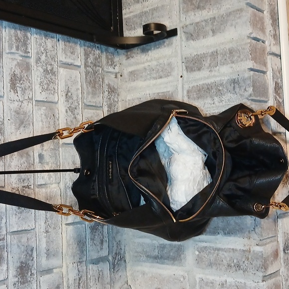 Michael Kors Lillie Large Pebbled Leather Shoulder Bag – Black | Excellent Condi - Picture 5 of 5